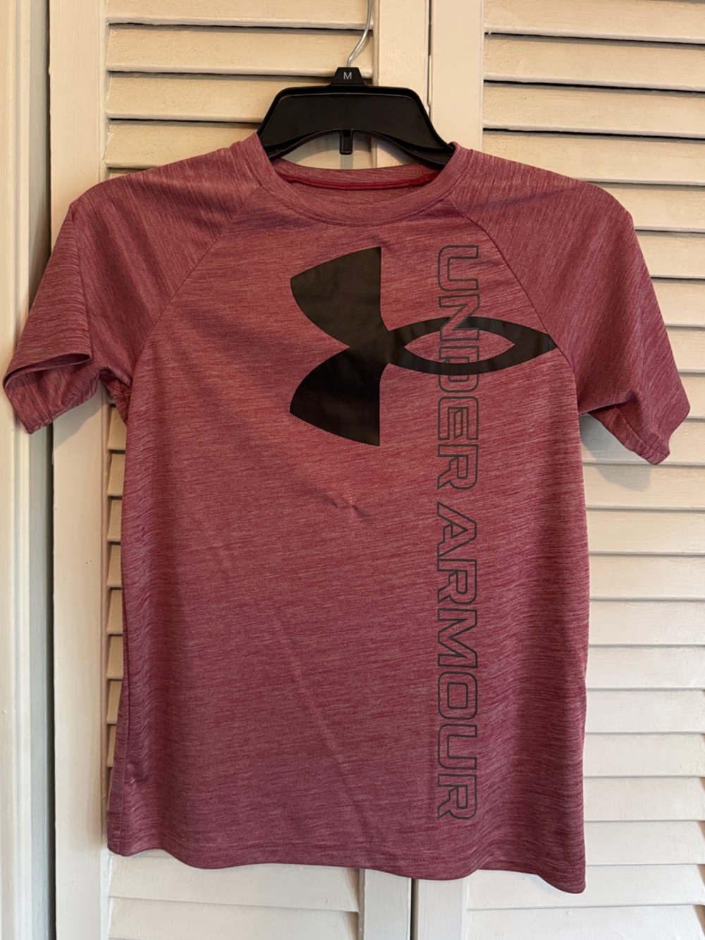 Under Armour YOUTH MED Short Sleeve Heathered Maroon Performance Tee  Black Logo